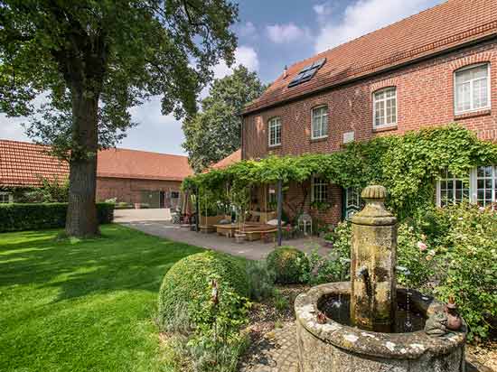 Bauernhaus - Reitanlagen - Gestüt